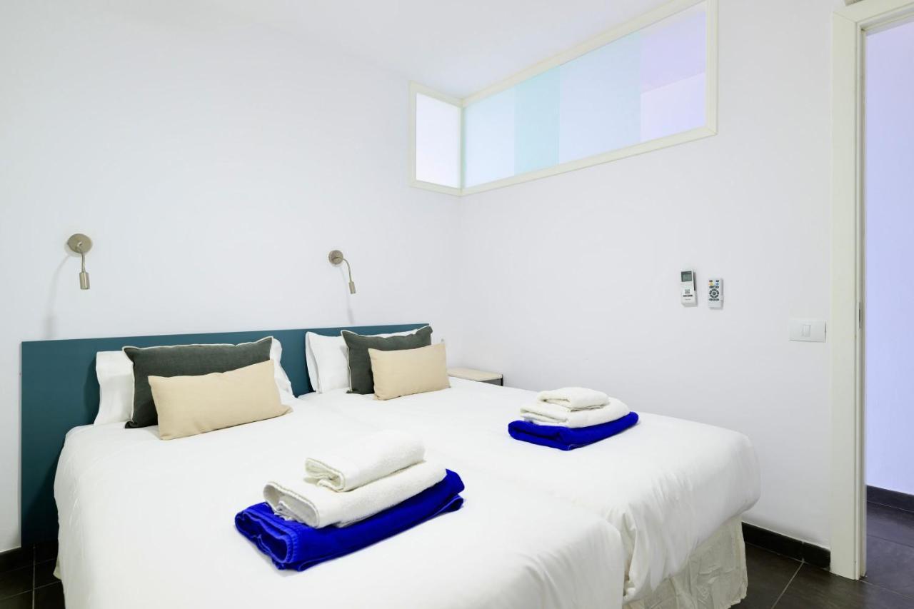 Charming 2 Bedroom Retreat With Beachfront Views San Bartolome Bagian luar foto