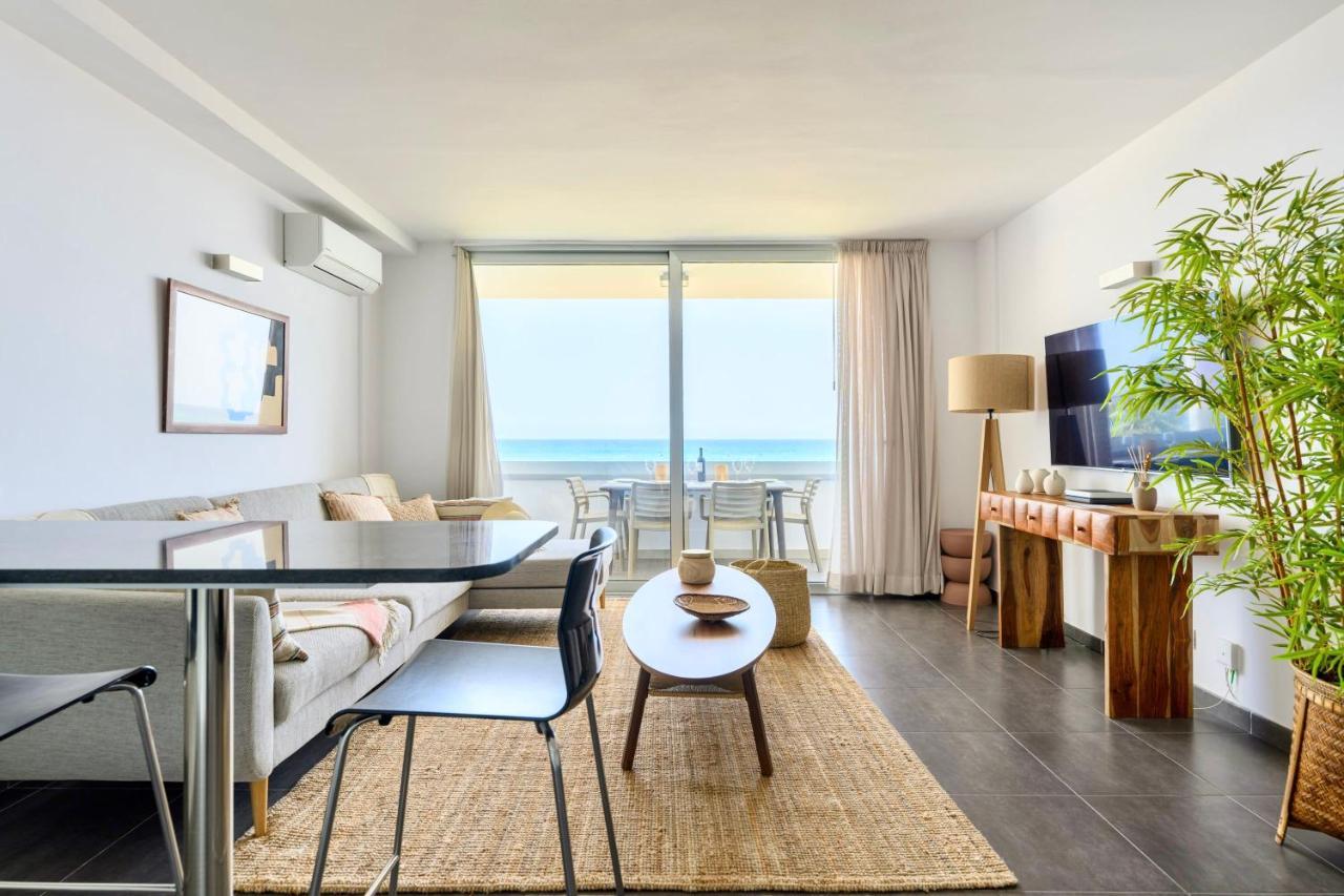 Charming 2 Bedroom Retreat With Beachfront Views San Bartolome Bagian luar foto