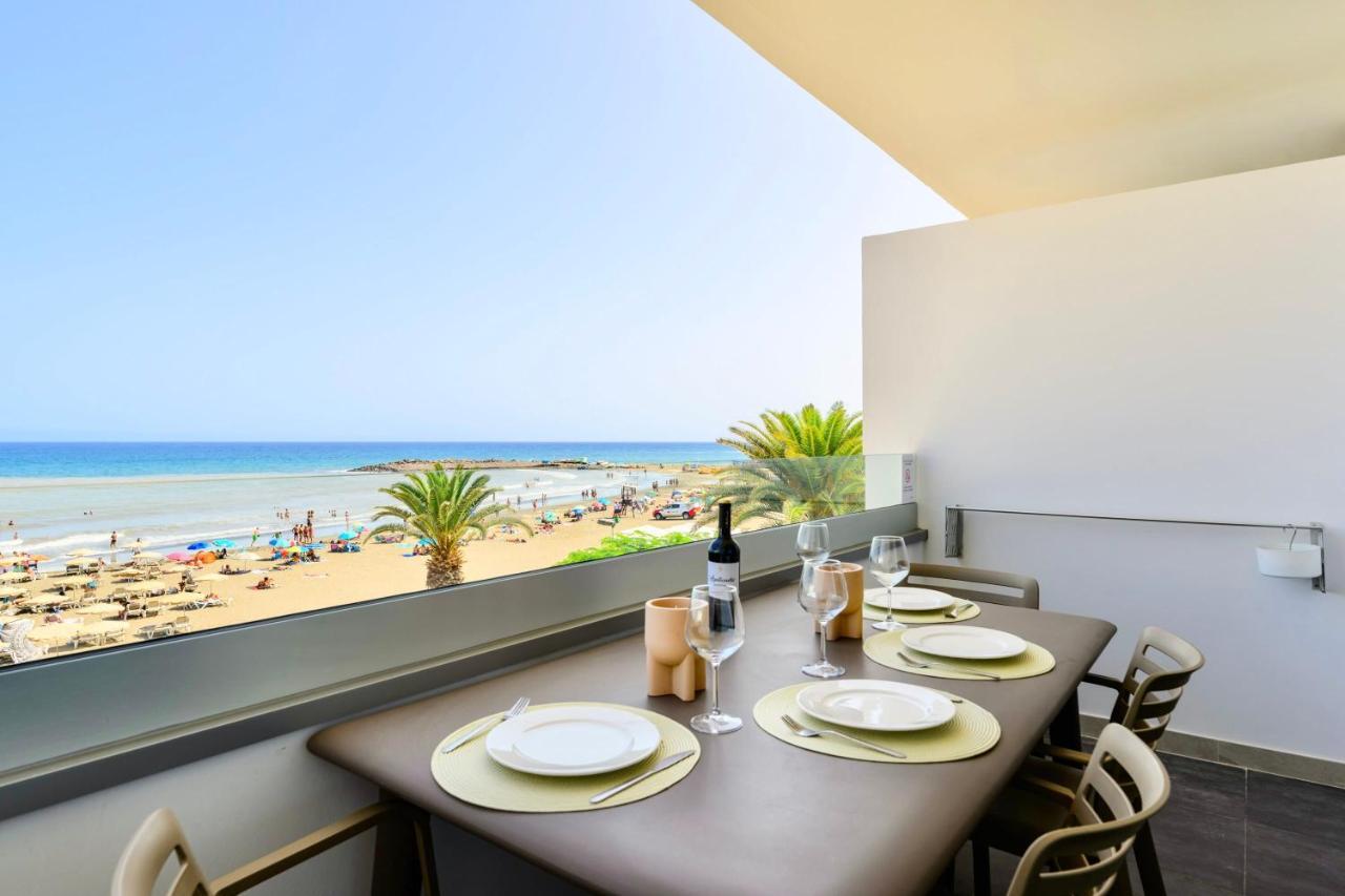 Charming 2 Bedroom Retreat With Beachfront Views San Bartolome Bagian luar foto